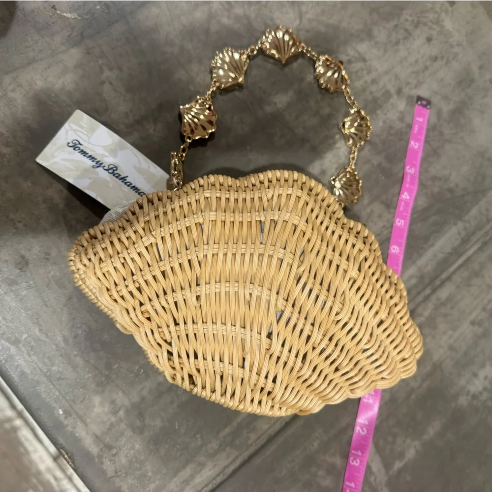 Tommy Bahama Chic Woven Tan shell Clutch with Gold seashell  Chain! Cute& unique - Picture 9 of 9